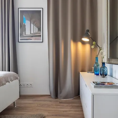 Vista Riverside Romantic Apartment *